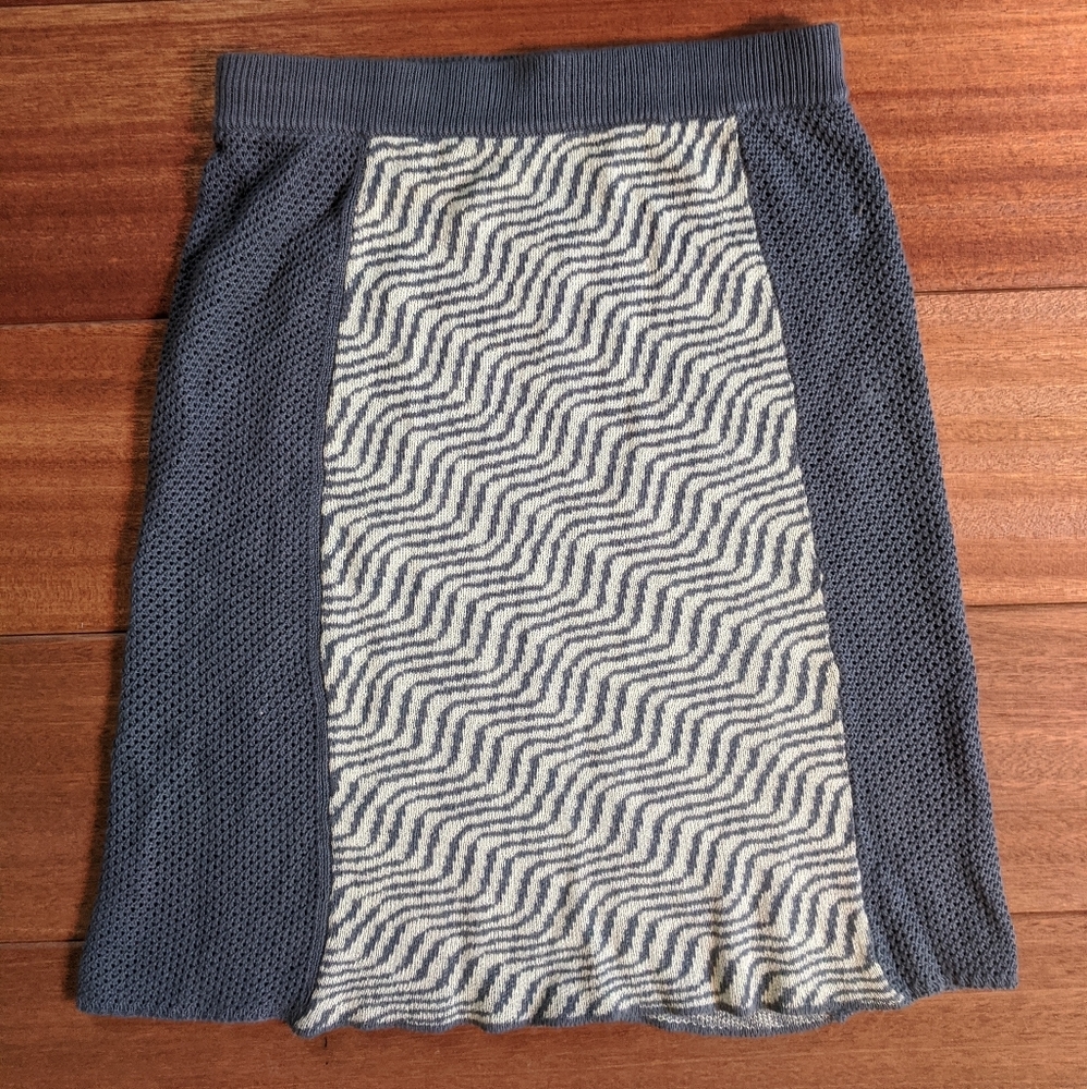 Grey knit skirt